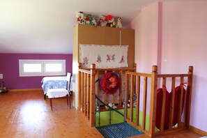 3 chambres, fer et planche à repasser, Wi-Fi gratuit, draps fournis