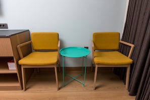 Living area - First Stay Hotel Tawny Owl (Seoul)