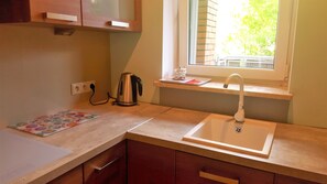 Fridge, oven, stovetop, dishwasher