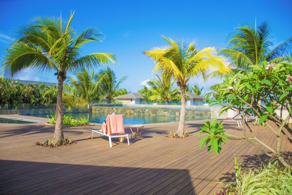 3 outdoor pools, pool umbrellas, sun loungers