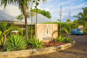 4 restaurants, breakfast, lunch served; local and international cuisine