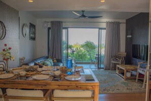 Apartment, 3 Bedrooms | In-room dining