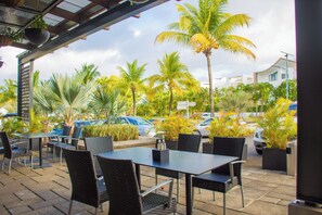 4 restaurants, breakfast, lunch served; local and international cuisine