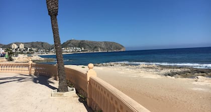 vuonna 2017 täysin remontoitu huoneisto, henkeäsalpaava näkymä