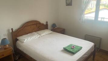 2 chambres, fer et planche Ă repasser, Wi-Fi, draps fournis