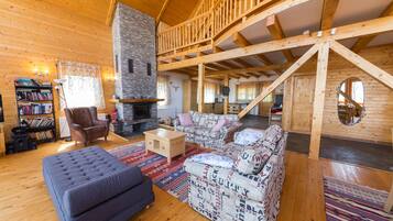 Smart TV, fireplace, DVD player, books