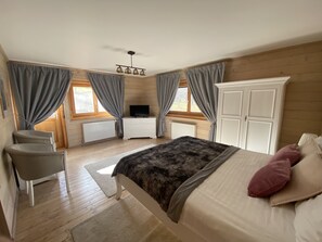 4 bedrooms, iron/ironing board, travel cot, free WiFi - Spectacular ski chalet by the Bran Castle (Predelut)