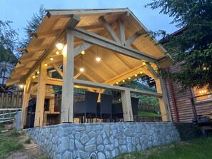 Outdoor dining - Spectacular ski chalet by the Bran Castle (Predelut)