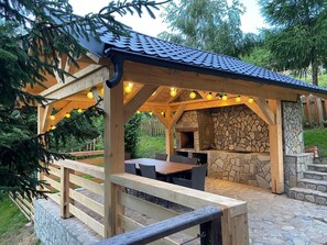 Outdoor dining - Spectacular ski chalet by the Bran Castle (Predelut)