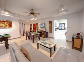 TV, fireplace, DVD player