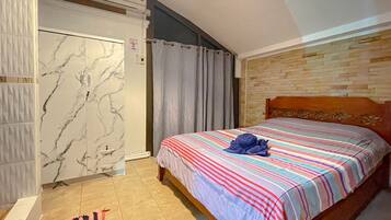 4 chambres, coffres-forts dans les chambres, bureau