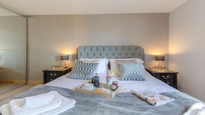 3 bedrooms, iron/ironing board, travel crib, WiFi - Beach Breeze Cottage - Hot Tub - 3 Bedr - Pets OK (Caister-on-Sea)