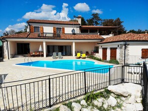 Outdoor pool, a heated pool - Arton Villa with the heated pool in the heart of Istria (Žminj)