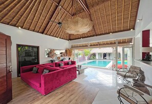 TV - 3BR VILLA & BIG PRIVATE POOL WITH ENCLOSED LIVING ROOM (Kabupaten Badung)