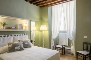 3 室のベッドルーム、デスク、アイロン / アイロン台、WiFi