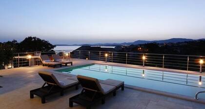 Uusi moderni villa Mermaid Split Riviera lämmitetty uima-allas