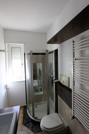 Bathroom - Cave area apartment (castellana grotte)