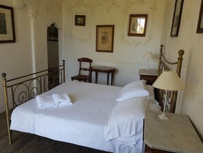 3 chambres, fer et planche à repasser, Wi-Fi, draps fournis