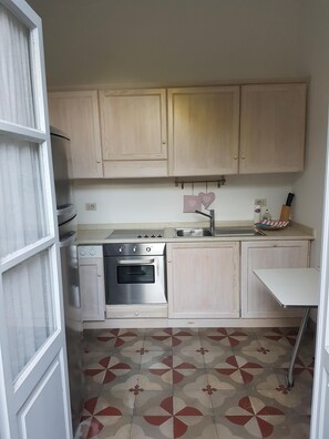 Kühlschrank, Ofen, Herdplatte, Geschirrspüler