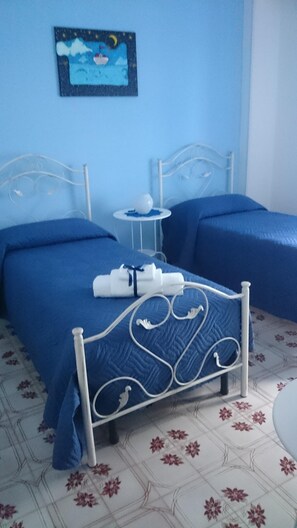 2 bedrooms, iron/ironing board, bed sheets