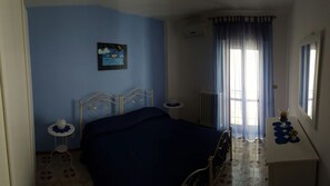 2 bedrooms, iron/ironing board, bed sheets
