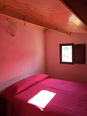 3 chambres, fer et planche à repasser, draps fournis