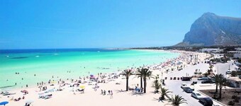 Villa A 100 M FROM THE SEA AND 50 M FROM THE HISTORICAL CENTER