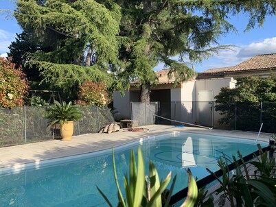 ARCHITECT'S VILLA  SWIMMING POOL 20min from Avignon, Nîmes and Camargue.