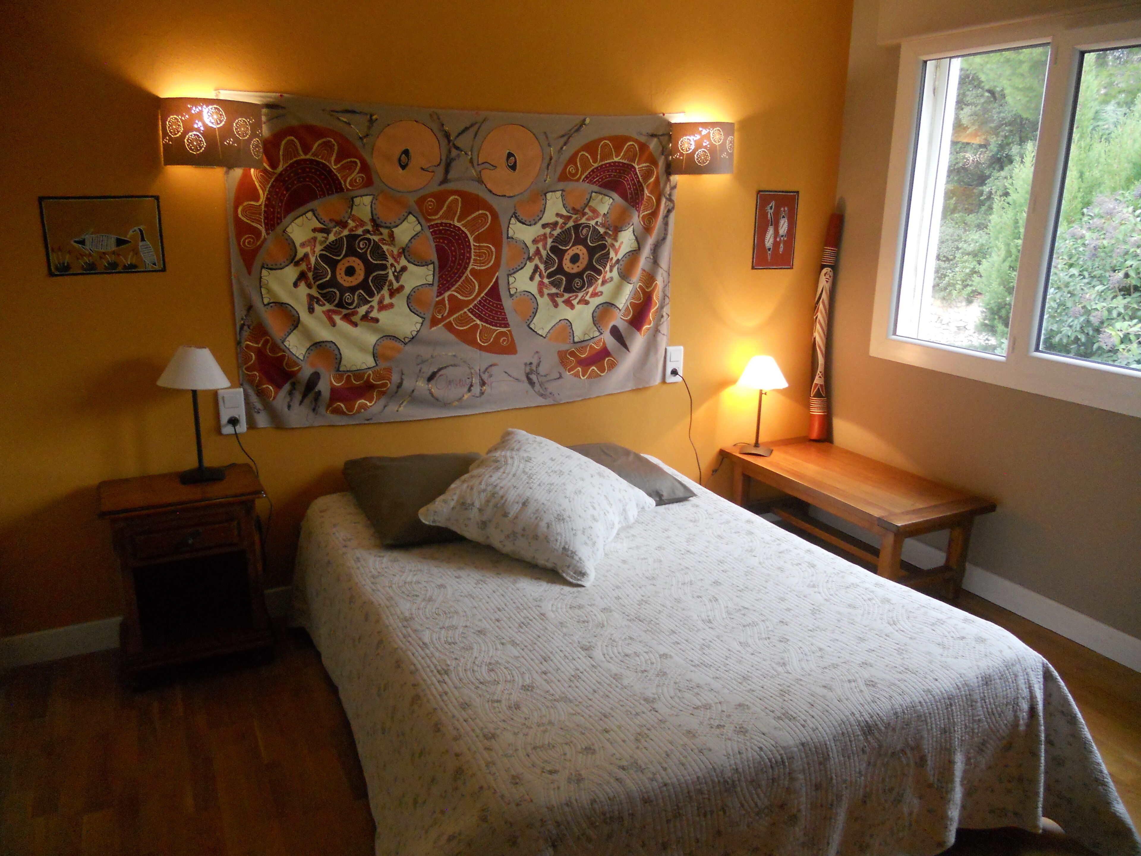 7 chambres, bureau, fer et planche à repasser, lit parapluie