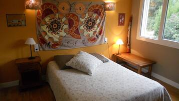 7 chambres, bureau, fer et planche à repasser, lit parapluie