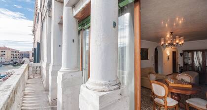 The Venetian House with a view of the Cannaregio canal IT027042C2DHCNX36U