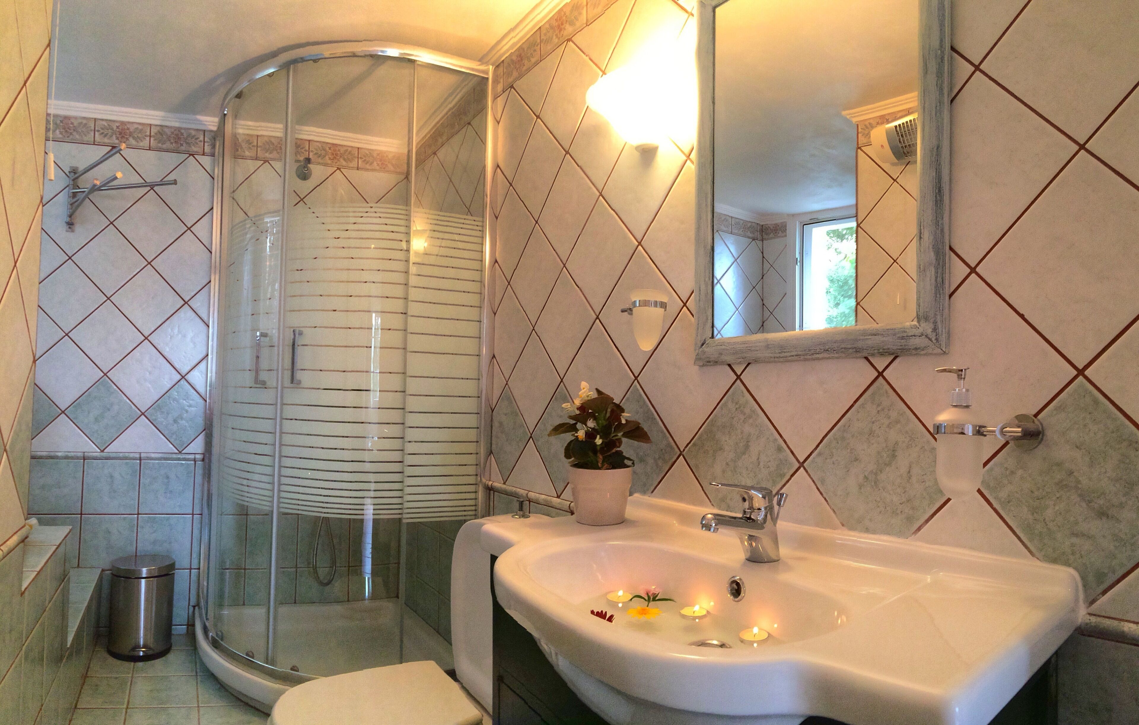 Combined shower/tub, hair dryer, towels, soap