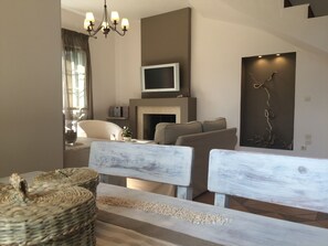 TV, fireplace, DVD player, stereo