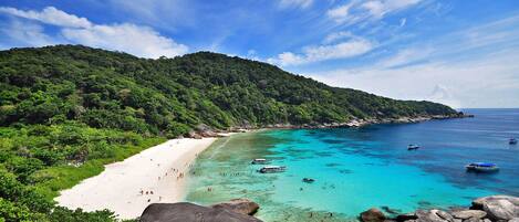 In Strandnähe, Liegestühle, Strandtücher