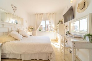 2 chambres, coffres-forts dans les chambres, fer et planche Ă repasser