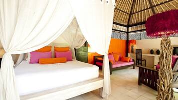 2 bedrooms, desk, WiFi, bed sheets