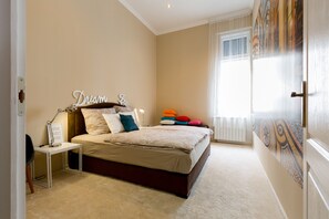 2 dormitorios, escritorio, tabla de planchar con plancha y wifi gratis