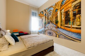 2 bedrooms, desk, iron/ironing board, free WiFi - Inner city chic, stylish 2 BR, metro 2,4  (Budapest)