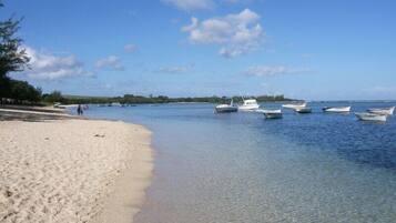 Beach nearby, sun loungers, beach towels