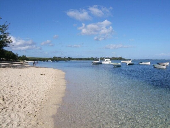 Beach nearby, sun-loungers, beach towels