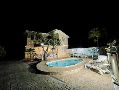 Pool Apartment In Villa ALBION West Coast