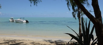 CHARMING VILLA WITH SWIMMING POOL NEAR THE BEACH