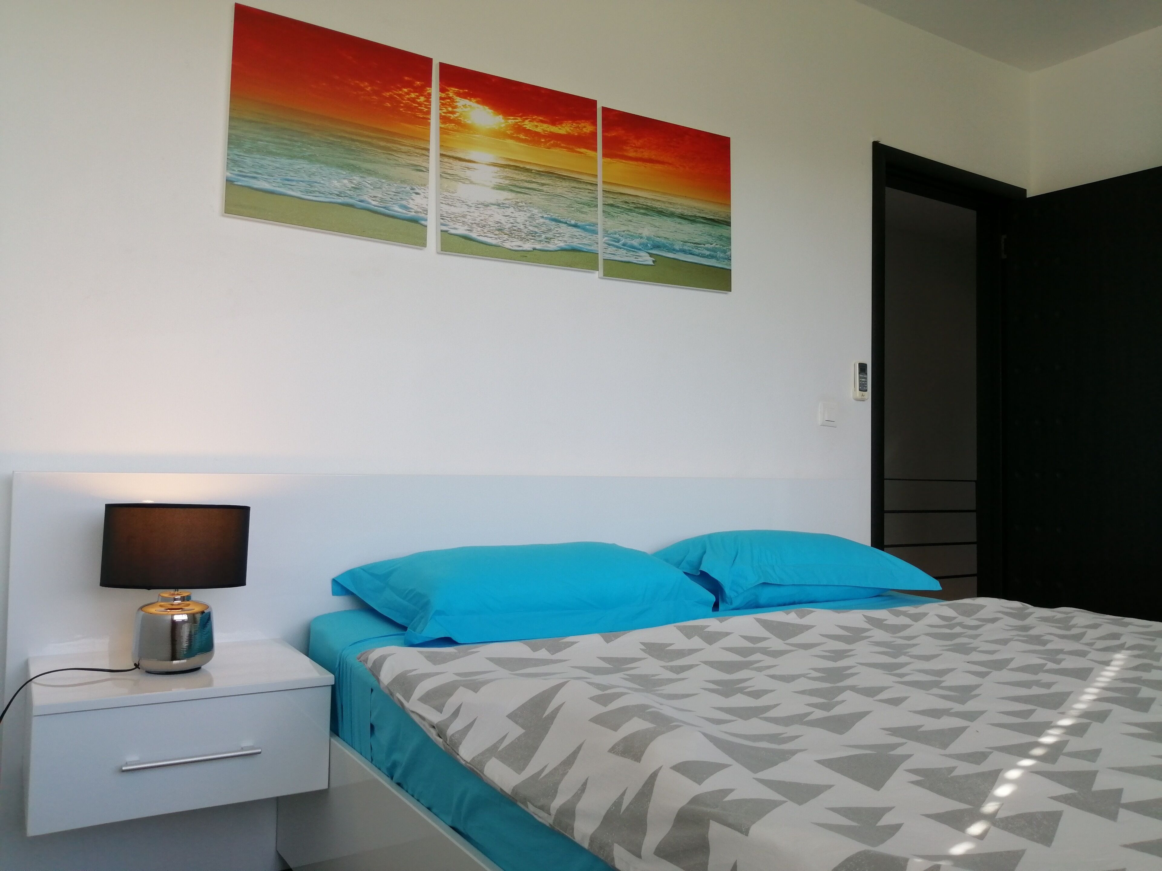 3 chambres, fer et planche à repasser, lit parapluie, Wi-Fi gratuit