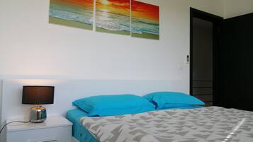 3 chambres, fer et planche à repasser, lit parapluie, Wi-Fi gratuit