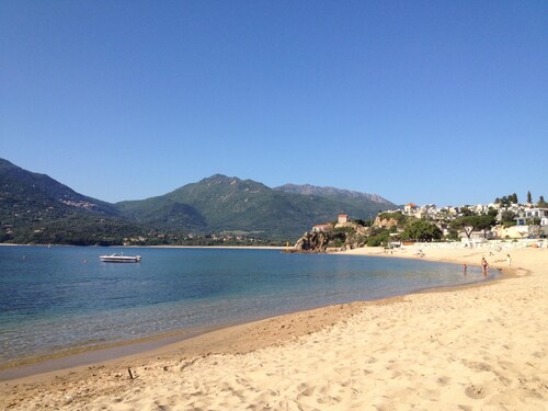 SUPERBE APPARTEMENT CLIMATISE SUR LA PLAGE   VUE PARADISIAQUE   PIEDS DANS L'EAU