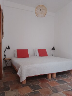 4 quartos, Wi-Fi de cortesia, roupa de cama