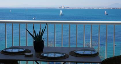 Luxury apartment by the sea with stunning views!