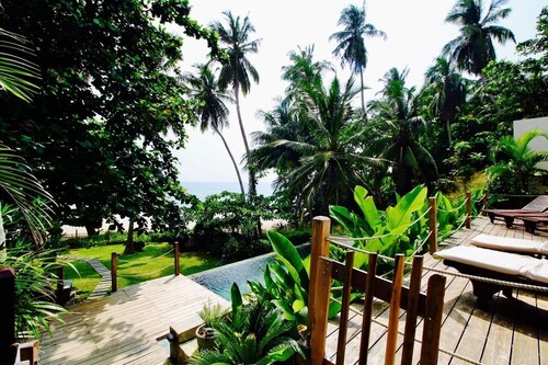 Paradise Cove- Beach Front Villa with Infinity Pool
