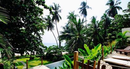 Paradise Cove- Beach Front Villa with Infinity Pool