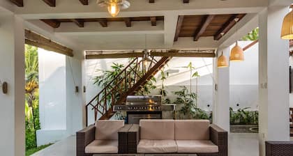Paradise Cove- Villa frente a la playa con piscina infinita
